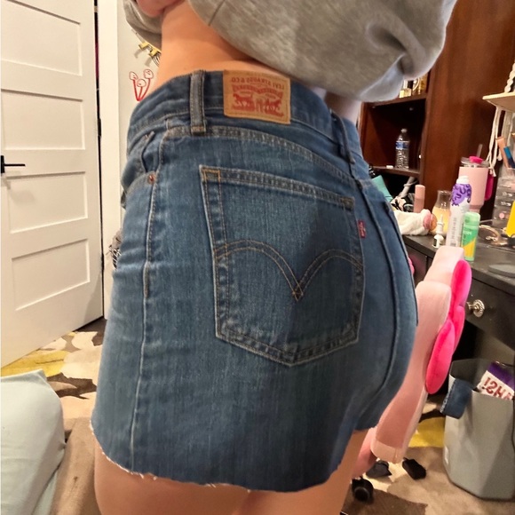 Vintage Levi’s mini skirt - Picture 2 of 7